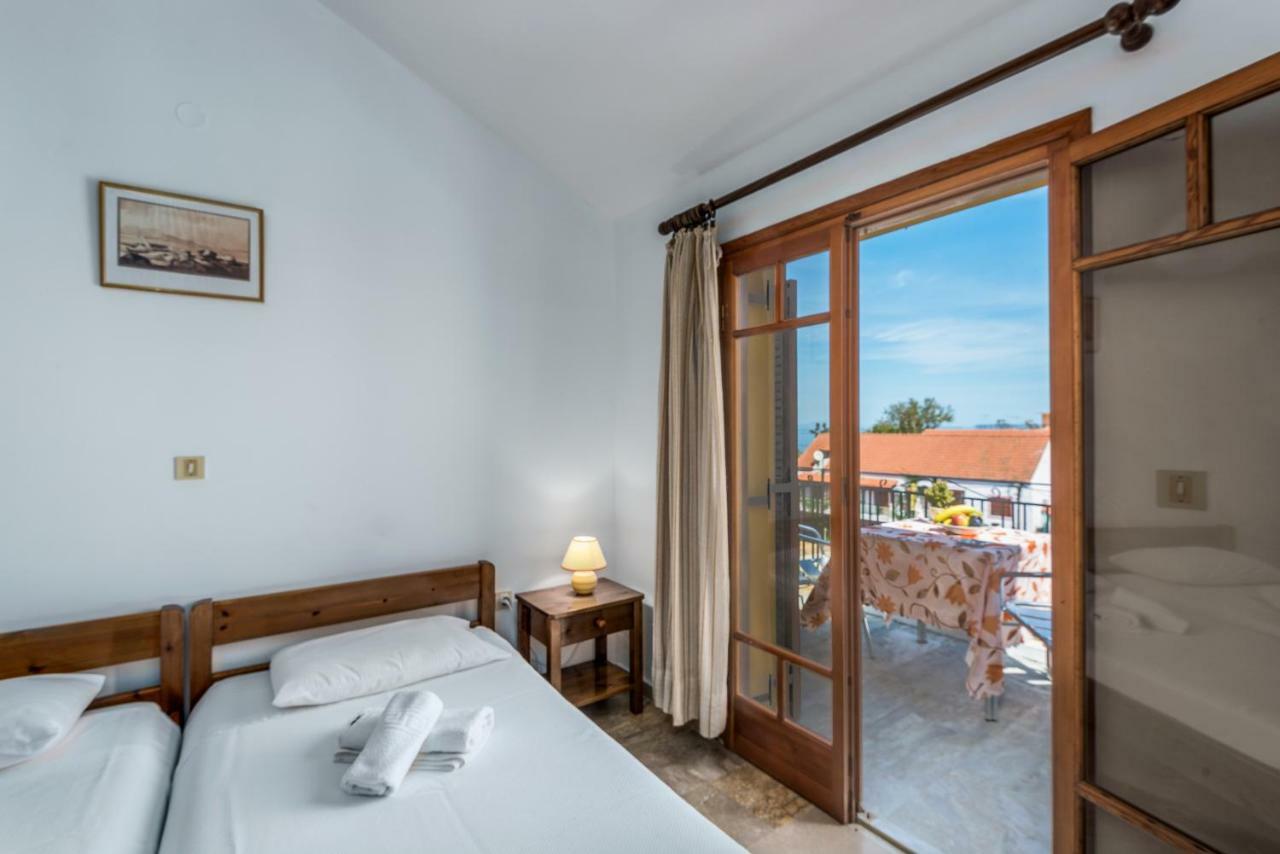 Areti Apartments Poros  Exterior photo